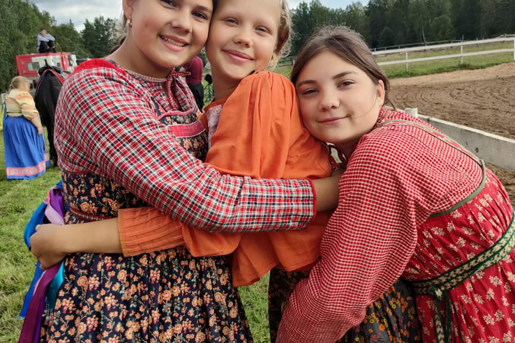 Трио из Луги представит Ленинградскую область на III Всероссийской детской фольклориаде